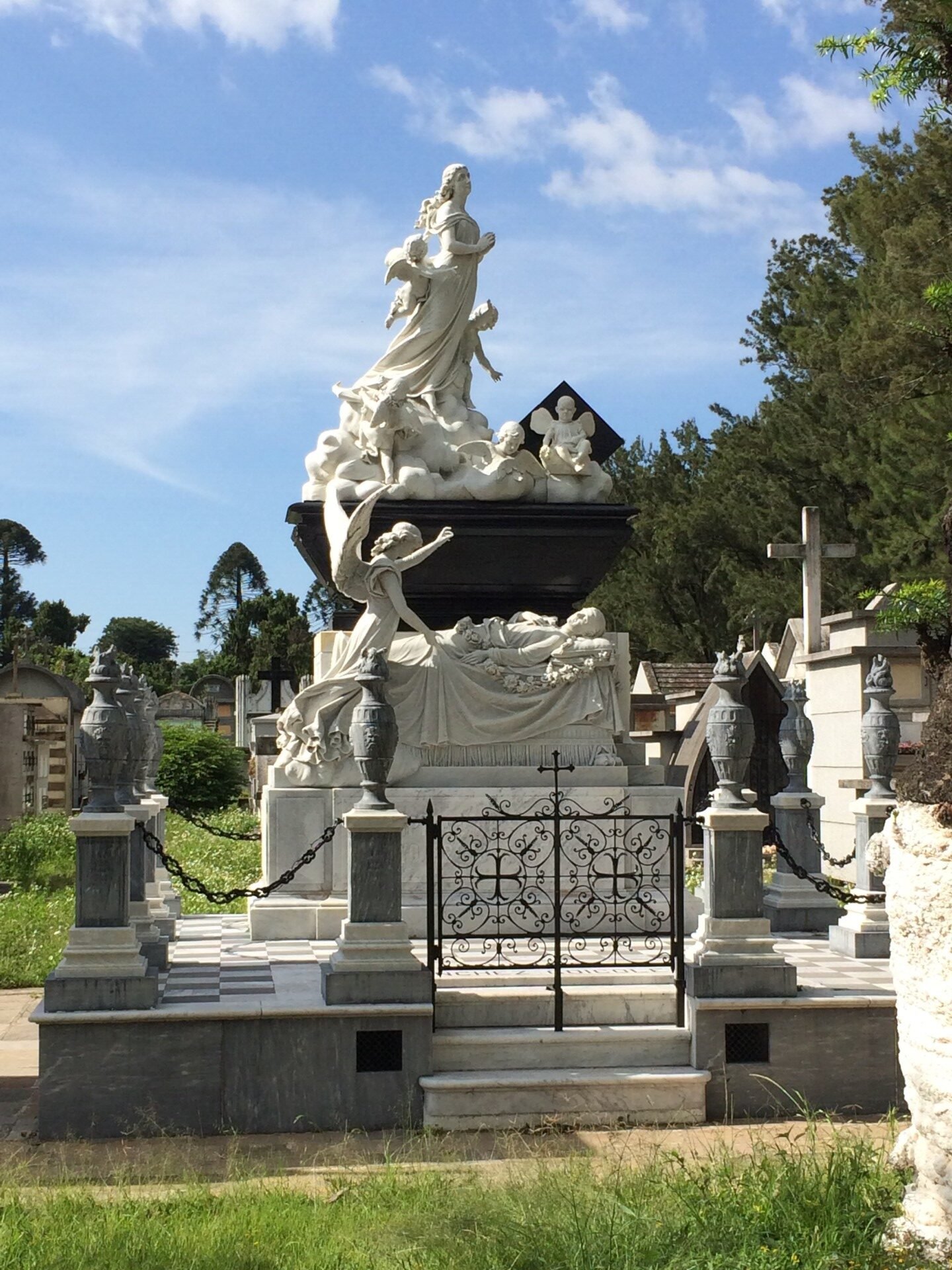 El Cementerio General de la Ciudad - Haunted Places in Guatemala - creepyhq