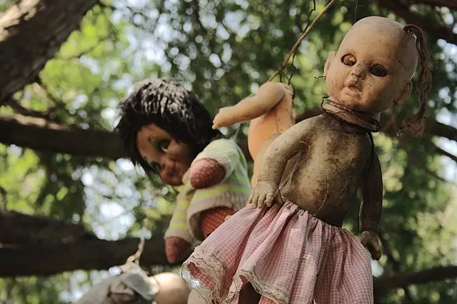 La Isla de las Muñecas (Island of the Dolls) - Haunted Places in Mexico - creepyhq