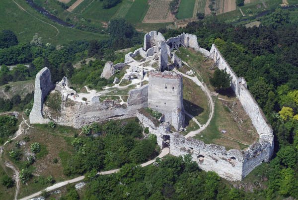 Cachtice Castle - Haunted Places in Slovakia - creepyhq