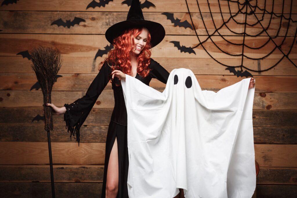 Haunted House Ghosts - Couples Halloween Costumes 