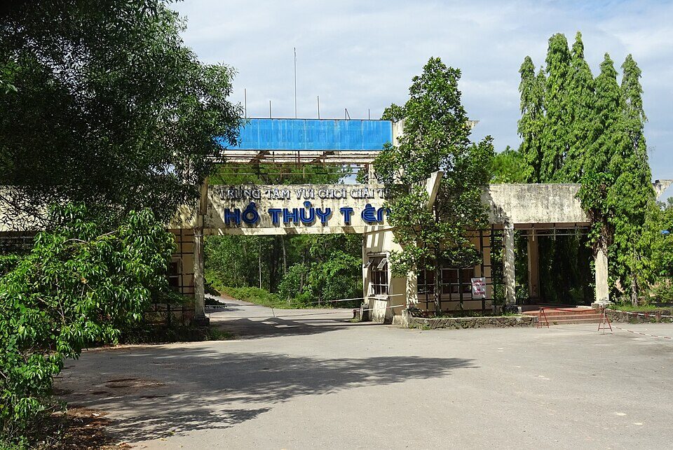 The Abandoned Water Park Ho Thuy Tien - Haunted Places in Vietnam - creepyhq